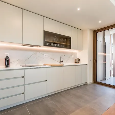 شقة Splendid With A Terrace